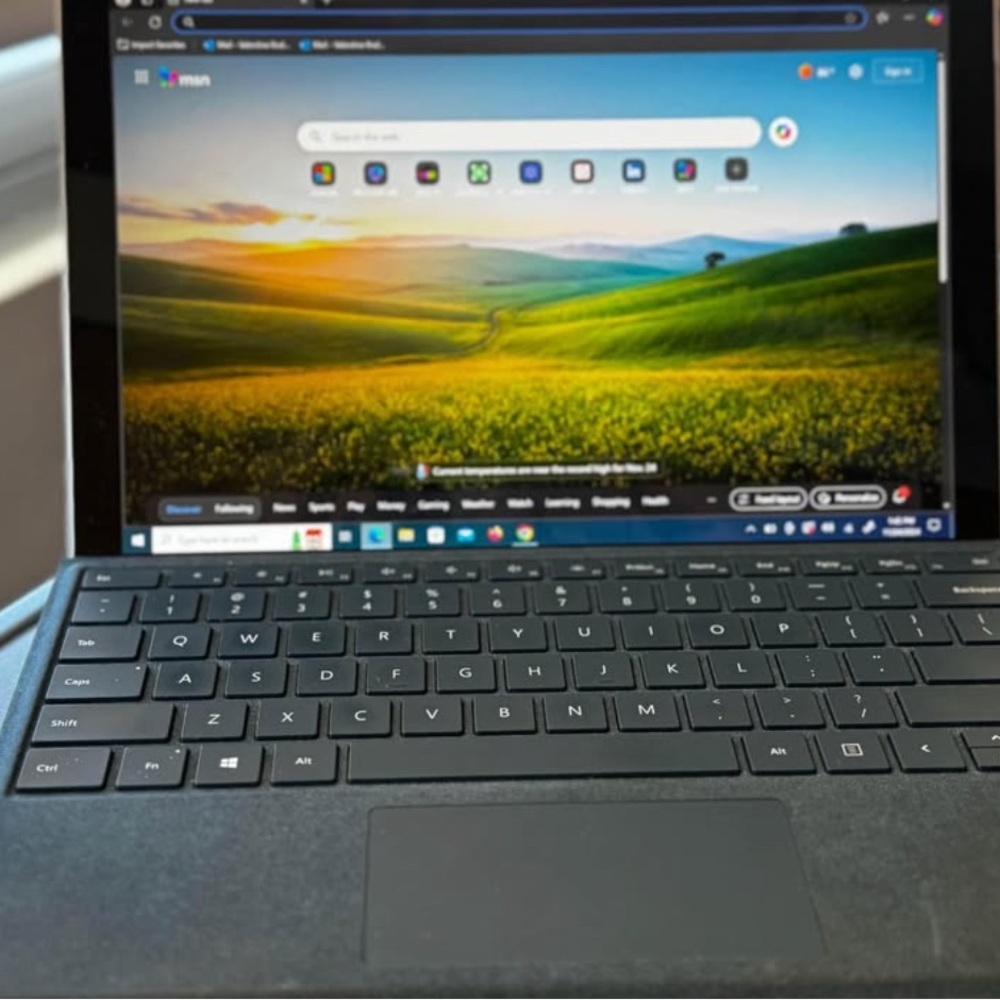 Microsoft Surface Pro - Picture 7 of 9